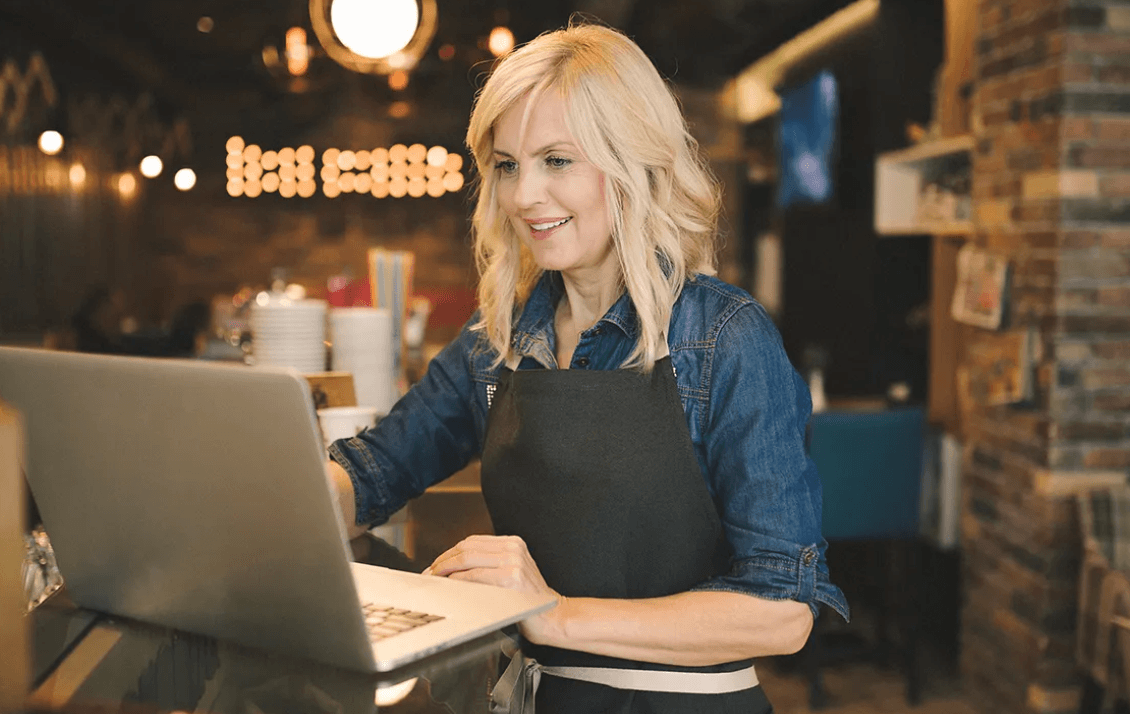 Hospitality manager using the Typsy platform on a laptop to support team performance
